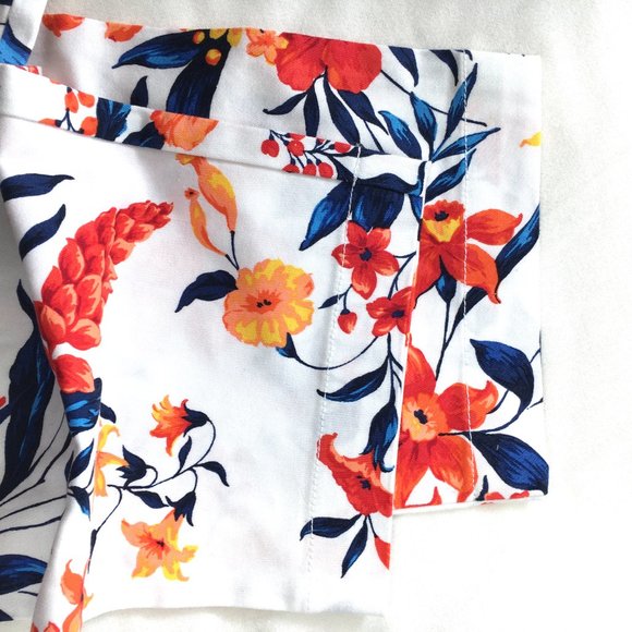 St John’s Bay Slimming Floral Summer Capri Pants Sz 8 NWT - Picture 10 of 14